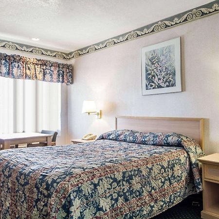 Rodeway Inn Monterey Near Fairgrounds Екстериор снимка