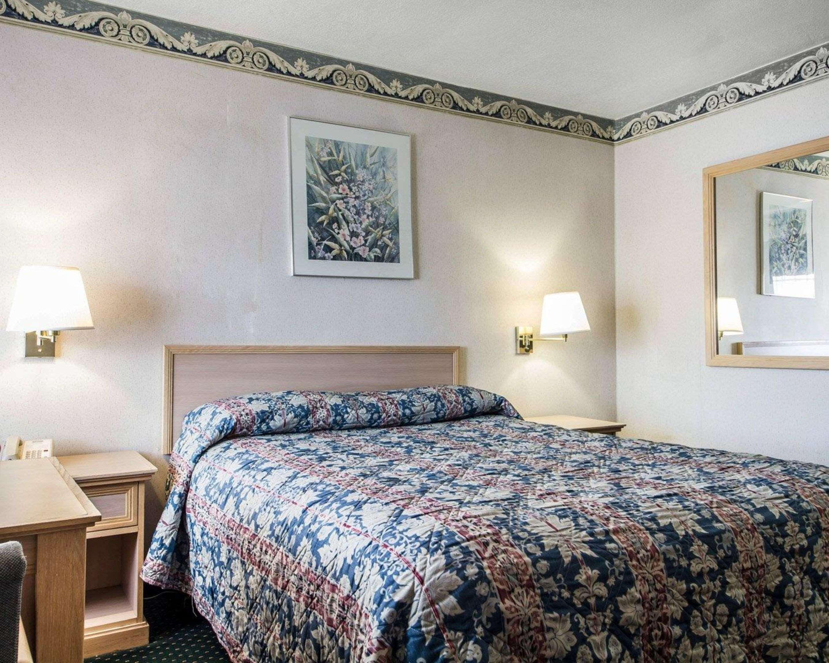 Rodeway Inn Monterey Near Fairgrounds Екстериор снимка