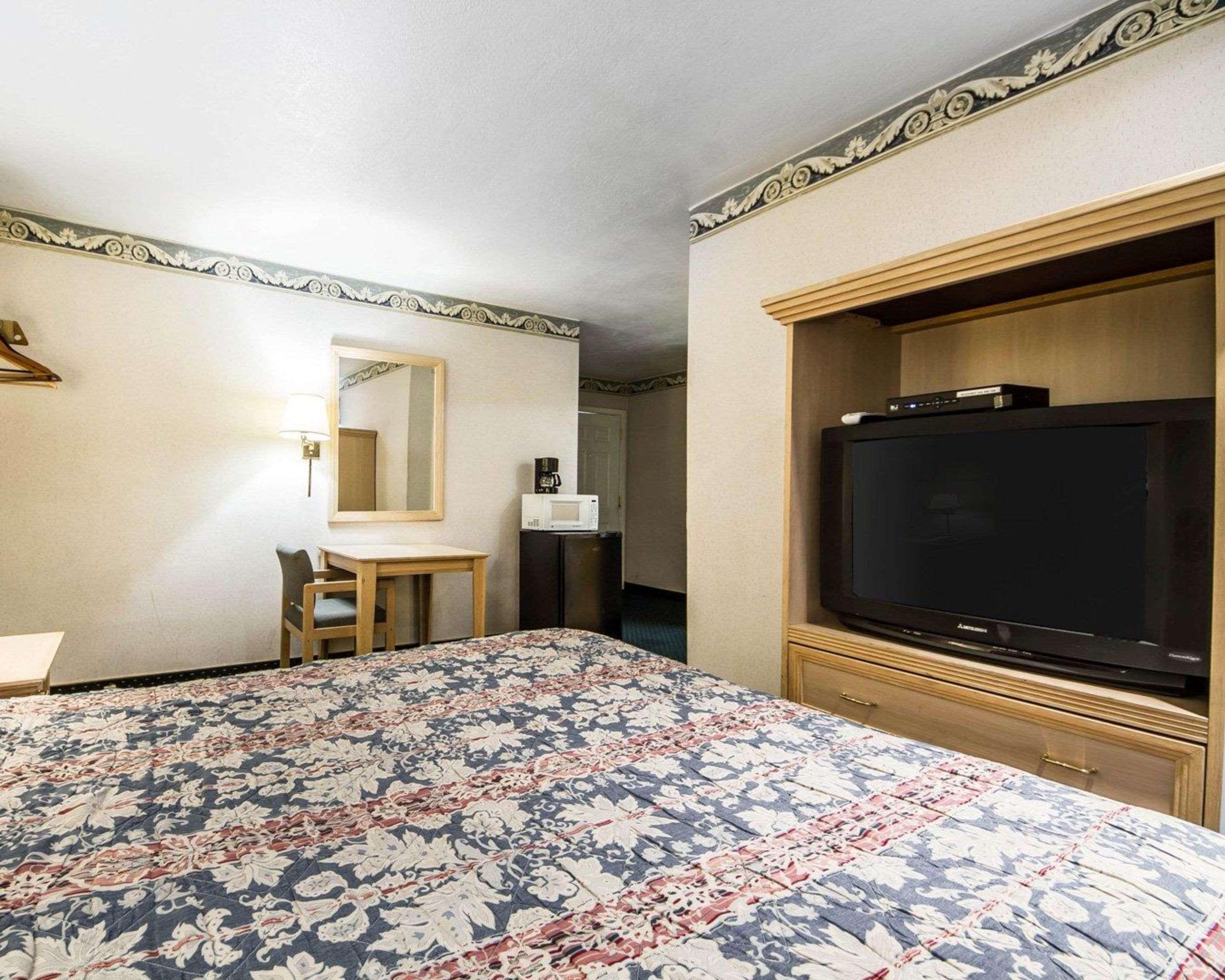 Rodeway Inn Monterey Near Fairgrounds Екстериор снимка