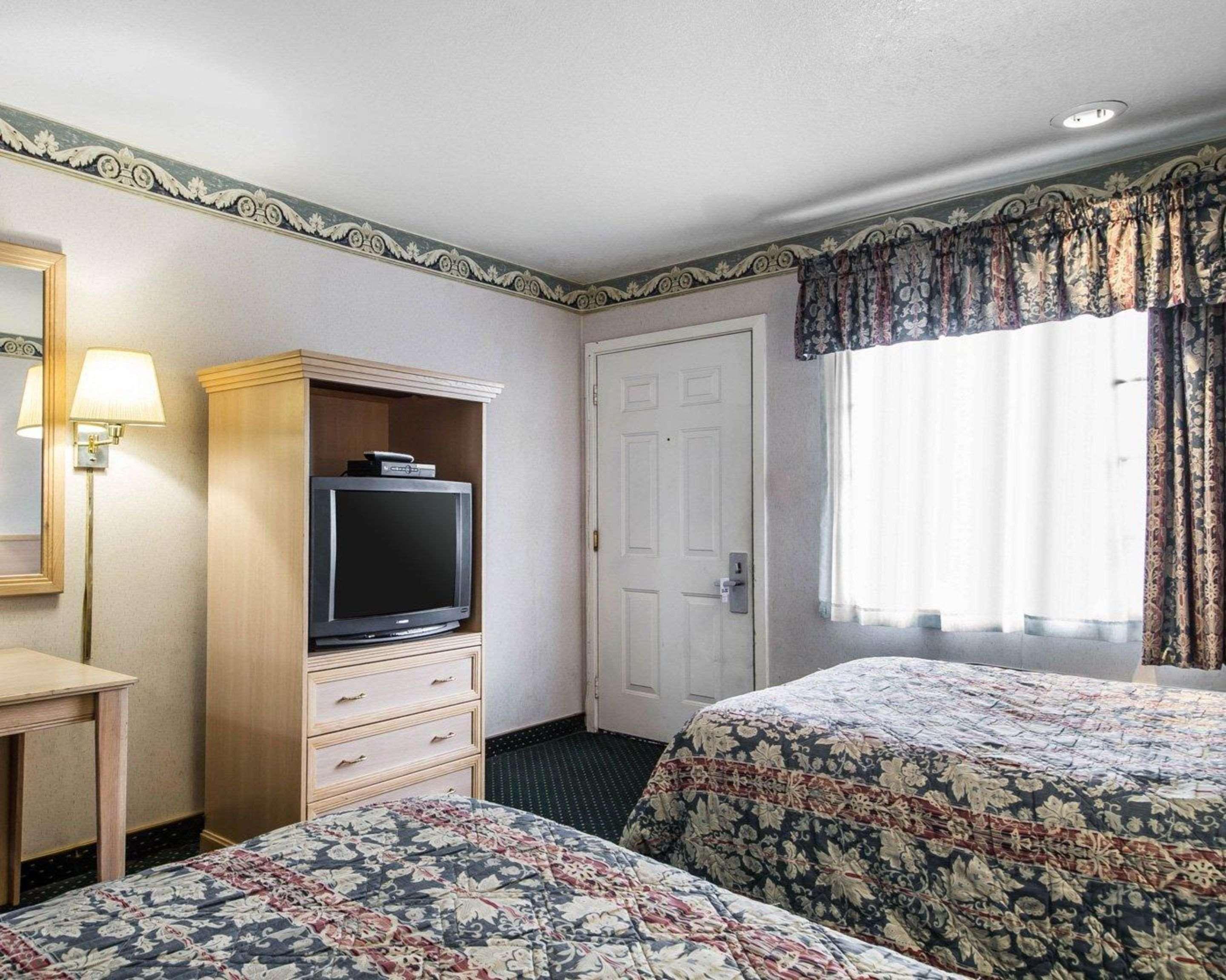 Rodeway Inn Monterey Near Fairgrounds Екстериор снимка