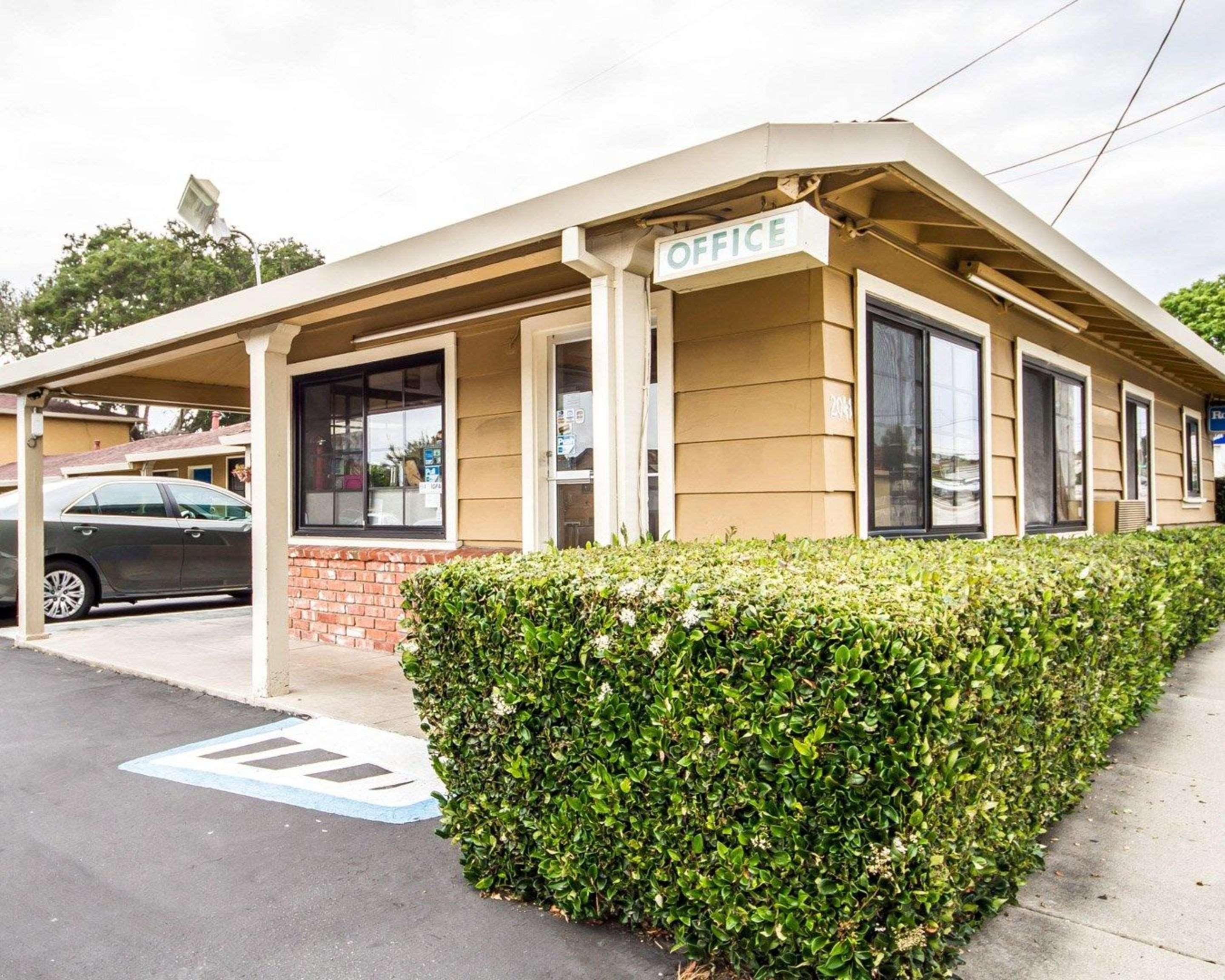 Rodeway Inn Monterey Near Fairgrounds Екстериор снимка