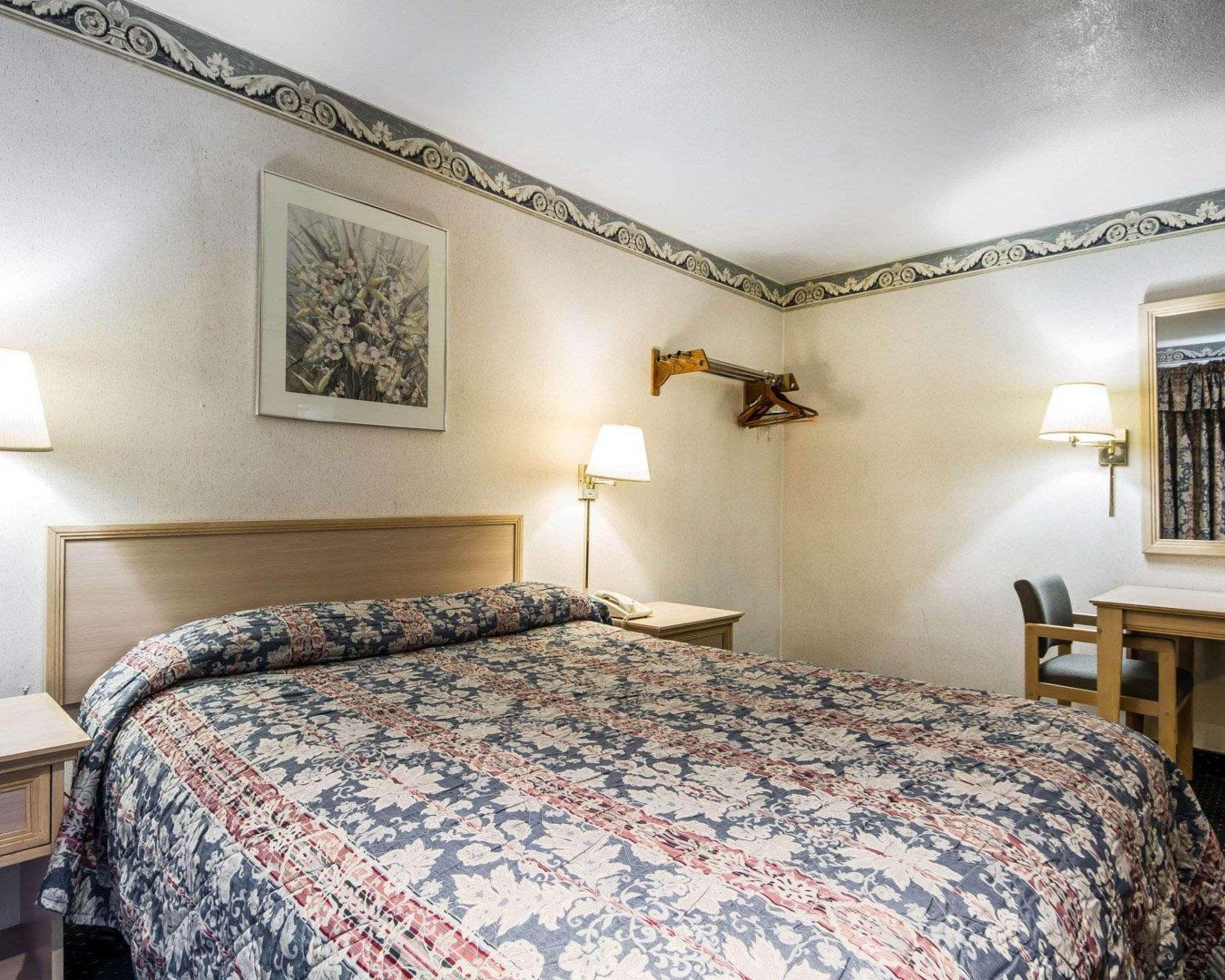 Rodeway Inn Monterey Near Fairgrounds Екстериор снимка